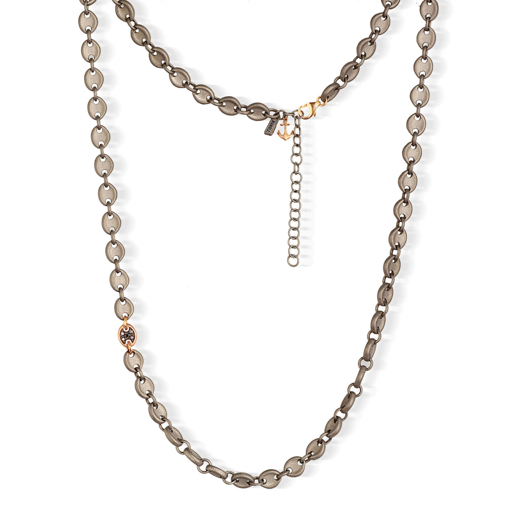 COLLANA UOMO CON MAGLIE MARINE IN TITANIO, UNA MAGLIA ED ANCORA IN ORO ROSSO 9KT CON DIAMANTI BLACK