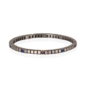 BRACCIALE TENNIS LINEA ELASTICA IN TITANIO, ORO ROSSO 18 KT E 10 ZAFFIRI BLU DA 5 PUNTI.