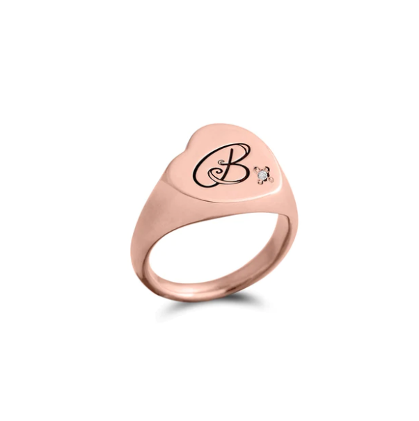 ANELLO CUORE OBLIQUO IN ORO ROSA NUMERI E PAROLE COLLECTION ReF. AN225R