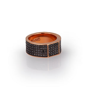 ANELLO UOMO TUTTO INCASSATO IN ORO ROSSO 9KT E DIAMANTI BLACK.