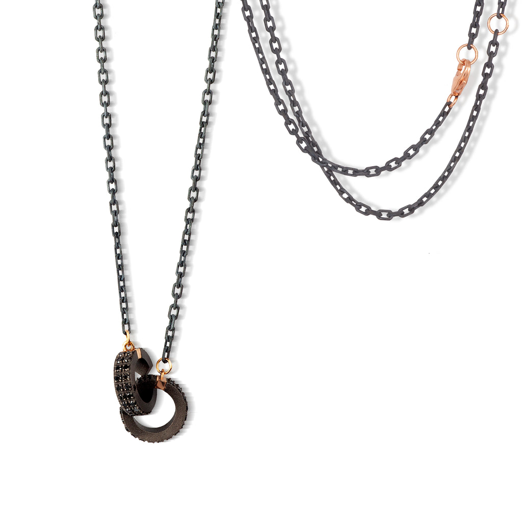 COLLANA UOMO  CON 2 BARILOTTI IN TITANIO, DIAMANTI BLACK , ORO ROSSO 18 KT E CATENA.