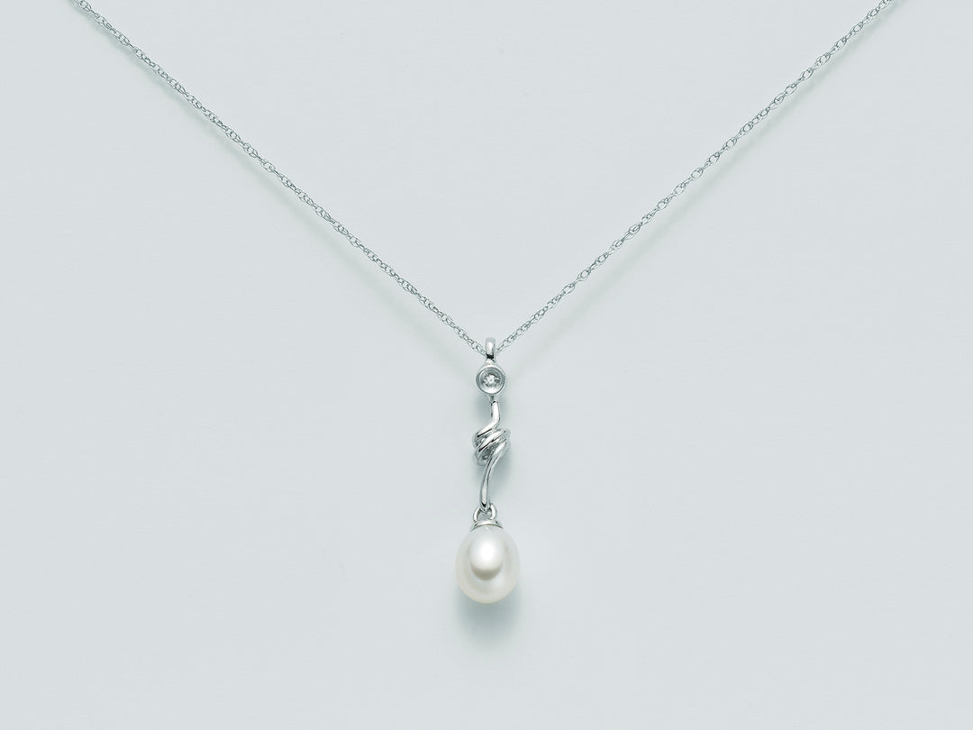 CATENINA IN ORO BIANCO CON PENDENTE PERLA E DIAMANTI