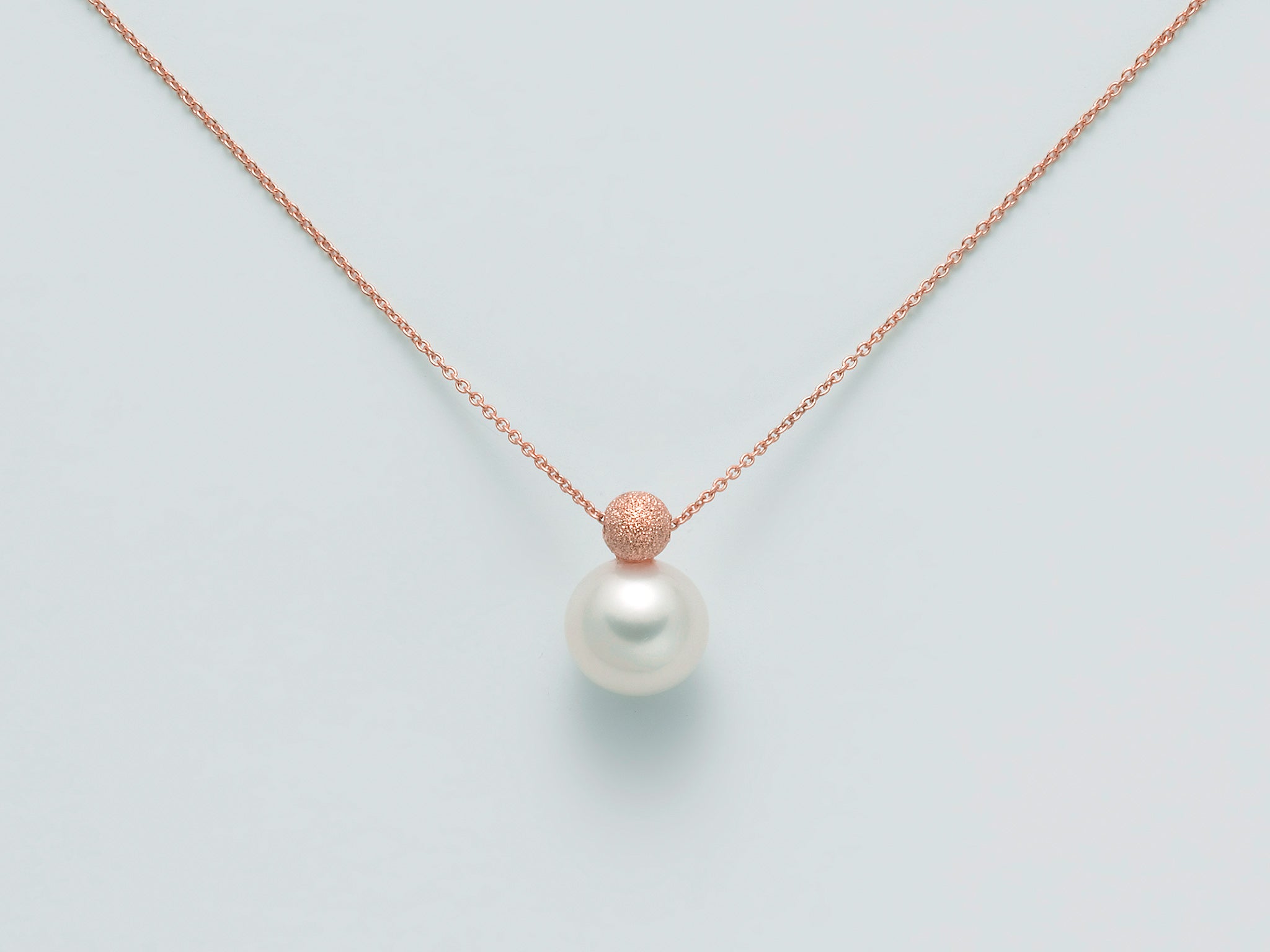 CATENINA IN ORO BIANCO CON PERLA E SFERA DIAMANTATA PCL5868RX