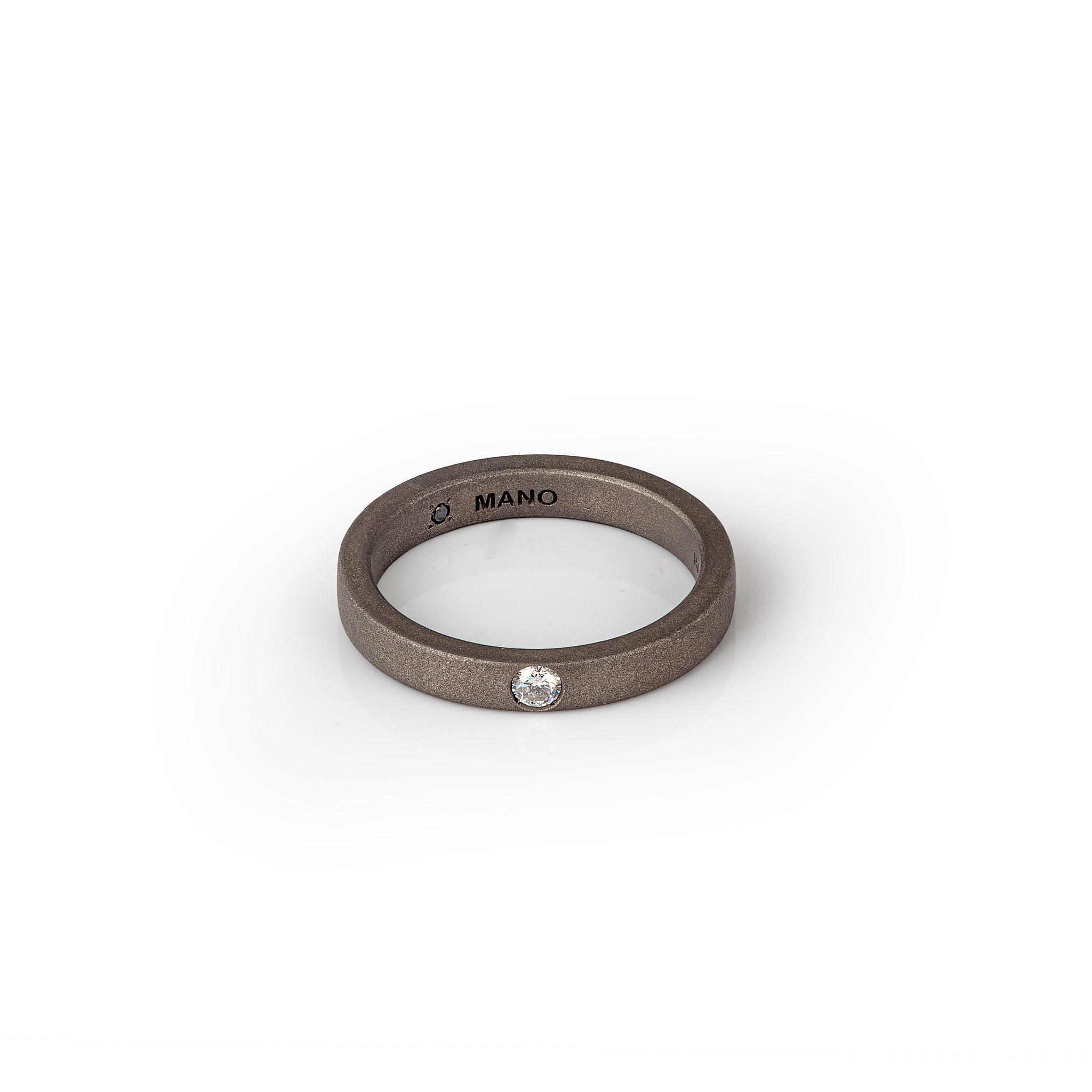 SOLITARIO UOMO VERETTA PIATTA IN TITANIO CON DIAMANTE WHITE DA 10 PUNTI.