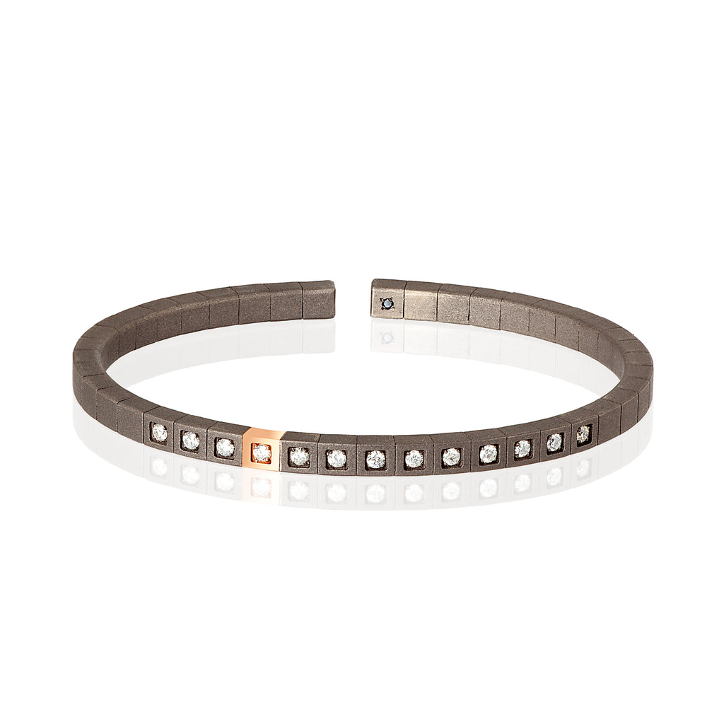 BRACCIALE UOMO LINEA LOOP IN TITANIO, ORO ROSSO 9 KT, DIAMANTI WHITE.