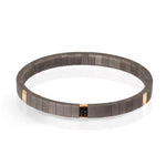 BRACCIALE LINEA LOOP IN TITANIO, DIAMANTI BLACK, ORO ROSSO 18 KT.