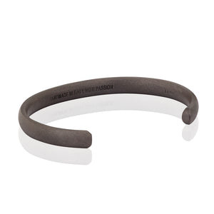 BRACCIALE RIGIDO GRANDE UOMO LINEA BOOST IN TITANIO E 5 VITI IN ORO GIALLO 9 KT.
