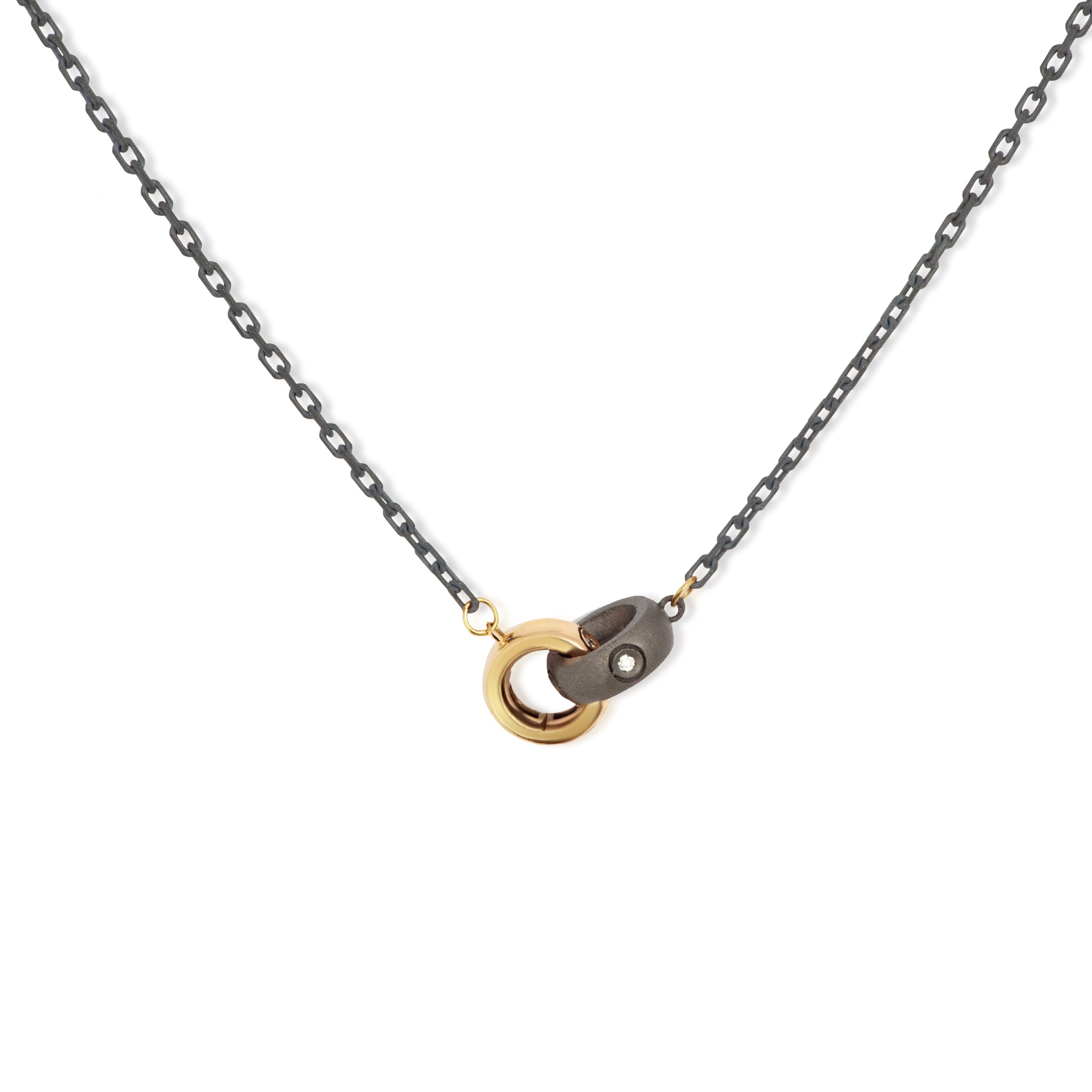 COLLANA UOMO LINEA BOOST  CON BARILOTTI IN TITANIO E ORO GIALLO 9 KT, 6 DIAMANTI WHITE, ORO ROSSO 9 KT E 18 KT.